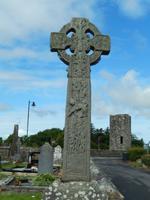 Hochkreuz und verfallener Turm in Drumcliff