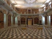 Stiftsbibliothek im Kloster Neustift