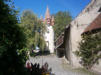 Der Diebsturm von Lindau, rechts die älteste Kirche der Stadt, die Michelskirche