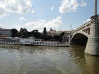 Blick von der Moldau zur Prager Burg