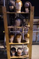 Originalperücken verschiedener Filmrollen - Warnerbros. Studios