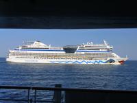 AIDAbella überholt AIDAmar