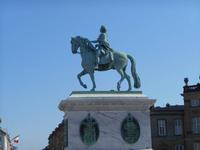 Stadtrundfahrt in Kopenhagen (Schlossplatz mit Denkmal Frederik V.)
