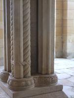 Paray-le-Monial, Basilika Sacre-Coeur. Säulen im Narthex