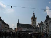 Markt mit Kirche St. Gangolf