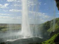 Hinter dem Seljalandsfoss