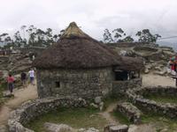 Rekonstruiertes Wohnhaus des Castro Santa Tegra