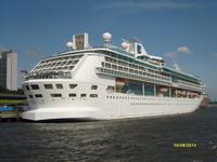 am Kreuzfahrtterminal Altona