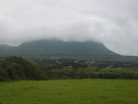 Benbulben im County Sligo im Nebel