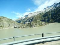 Kalk im Wasser am Hospitz unterhalb des Grimselpasses