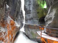 ...vorbei an vielen Farben...