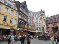 DSCN4769 - Cochem, Markt mit Brunnen des Hlg. Martin