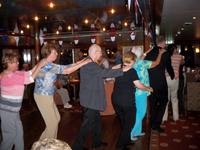 Und alle machen mit.