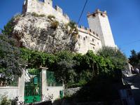 Eine weitere Scaligerburg ist zu besichtigen, wer halt will.