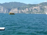 Draußen wartet das Speedy - Boot mit Roberto auf seinen Einsatz.