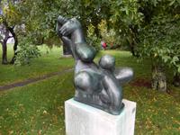 Ganz in diesem Sinne sind die Skulpturen rund um sein ehemaliges Wohnhaus auch frei zugänglich.