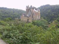 Burg Eltz vereinigt Romanik, Gotik und Renaissance