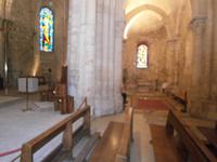 Im Innern der romanischen Kirche auf dem Montmartre