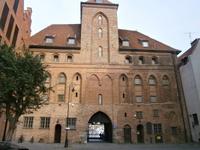 Das Krantor, von der anderen Seite gesehen