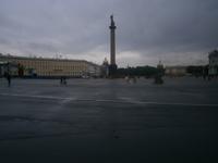 Das Denkmal vor dem Winterpalast