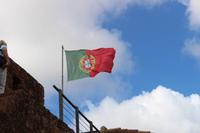 Portugiesische Flagge an der Burg in Silves