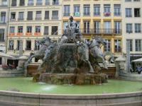 Brunnen mit Darstellung der Flüsse Frankreichs - Rhône, Saône, Seine, Loire 