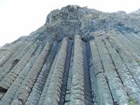 Basalt ragt in den Himmel