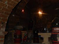 - hier  werden auch Weine gelagert