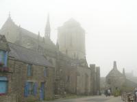 Locronan im Morgennebel
