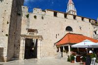 224 Trogir, Seetor mit Loggia