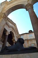 482 Split, Sphinx am Perestil