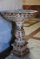 Weihwasserbecken mit Marmorintarsien - Kathedrale Catania