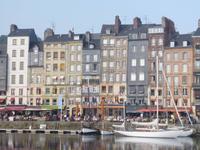 Am Hafenbecken von Honfleur