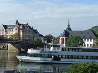 Blick über die Mosel in den Ortsteil Kues