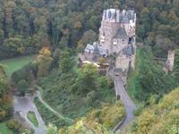 Blick hinunter zur Burg Eltz