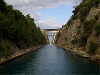 Im Kanal von Korinth