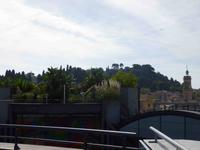 Blick vom Museumsdach zeitgenössischer Kunst auf Nizza