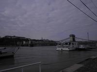 Blick über die Donau mit Kettenbrücke