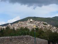 Cilento, Bischofssitz Teggiano mit 11 Kirchen