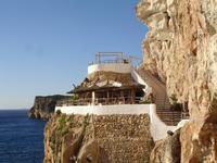 Cova d'en Xoroi - Naturhöhle am Meer 