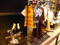 Kleider und Schuhe