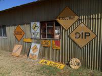 Fahrt von Alice Springs nach Yulara (Pause auf einer Kamelfarm)