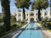 Isfahan - Teepause im Garden des Assadi- Hotels 