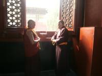 Mönche im Lama-Tempel