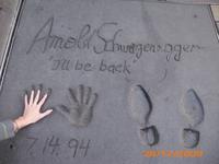 DSCI0095_Reisebegleitung Sandra vergleicht Hände