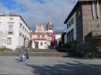 Blick von der Uferpromenade zur Kathedrale 