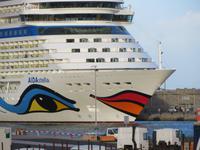 Die AIDAstella im Hafen von Santa Cruz de Tenerife