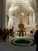 das imposante Taufbecken