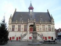 Vor dem Dammer Rathaus steht Jakob van Maerland