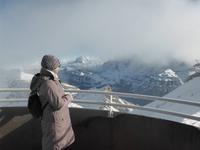 Schilthorn - Frau Wolfinger genießt die Aussicht